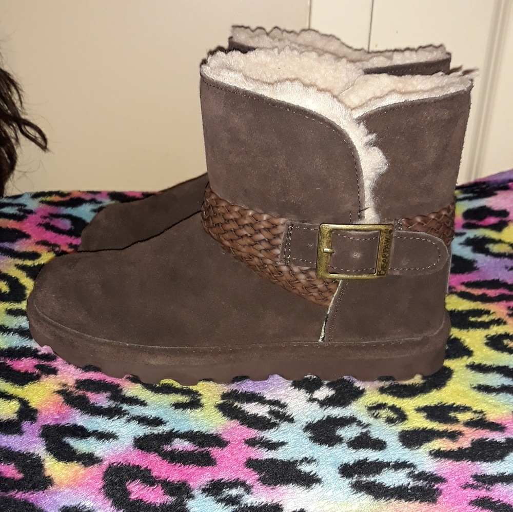 Gently used Bearpaws boots